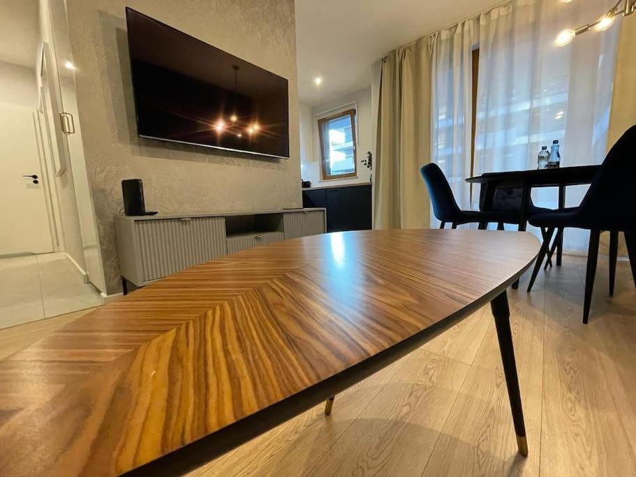 Wola Tower Apartament *